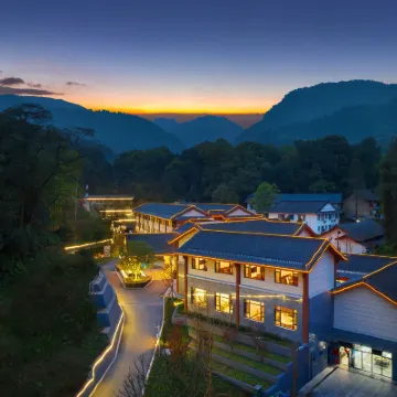 Xiongxiu Hot Spring Hotel Emeishan Hotels near Famous Mountain of the World