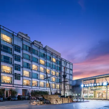 Zhonghang Xiangtong Yacht Club Hotel (Qingdao Olympic Sailing Center May 4th Square) Hotels near Olympic Sailing Center
