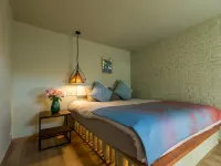 Liaoliaoxin Loft Hotel (Beijing Gulou Street) Hotels near Houhai