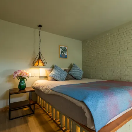 Liaoliaoxin Loft Hotel (Beijing Gulou Street) Отели рядом с достопримечательностью «Хоухай»