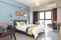 Encounter Movie Hotel (Xinxiang East High-speed Railway Station)