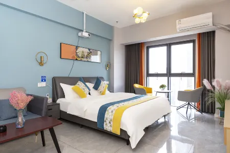 Encounter Movie Hotel (Xinxiang East High-speed Railway Station)