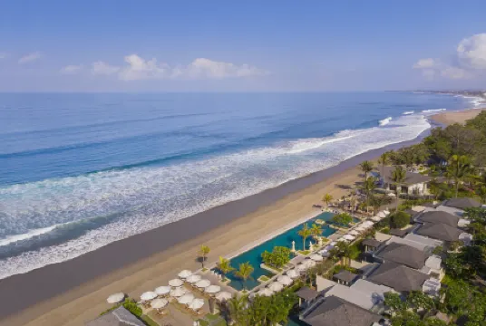 The Seminyak Beach Resort & Spa Отели рядом с достопримечательностью «TSL The Shampoo Lounge»