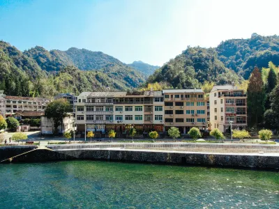 Shishang Qingliu Hostel Hotels near Longwan Pond National Forest Park
