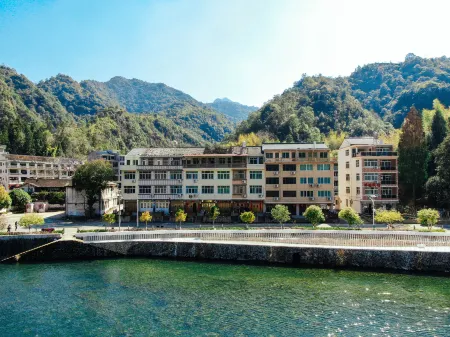 Shishang Qingliu Hostel Отели рядом с достопримечательностью «Shiwei Peak»