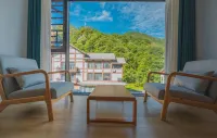 Shennongjia Zailu Hotel (Dajiuhu Pingqian Ancient Town)