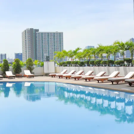 Golden Tulip Sovereign Hotel Bangkok Отели рядом с достопримечательностью «Торговый центр Show DC»