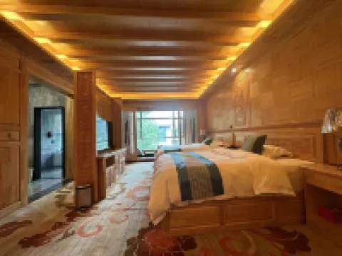 The Window of Qingzang-Tibet, the Boat of Yeli Resort Hotels in Lintan
