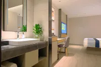 Homeinn Business Hotel (Haian Senior School Xirun CityMall)