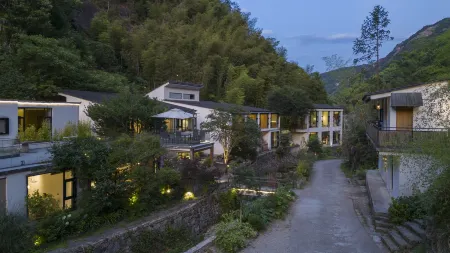 Duruo Shanju Hostel Отели рядом с достопримечательностью «Ruyi Bridge Of Shenxianju»