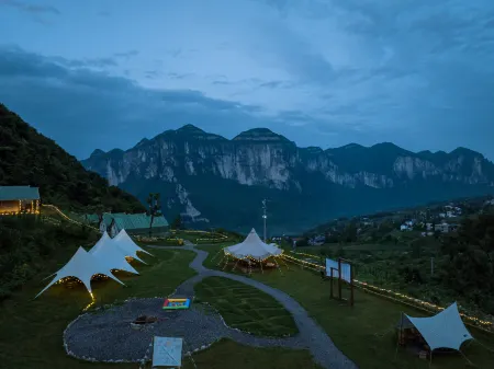 Enshi Sisi Campground Отели рядом с достопримечательностью «Yulong Crevice»