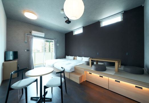 라쿠텐 스테이 하카타 기온의 넓은 거실 공간