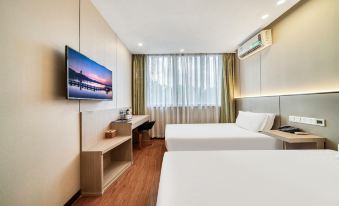 Vatica Hotel (Shanghai International Tourist Resort Huaxia East Road Metro Station)