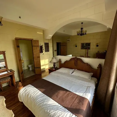 Ya'oulong Castle Hotel