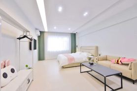 City Heart Pearl Light Luxury Homestay (Yanji Yanbian University Department Store)
