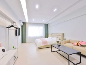 City Heart Pearl Light Luxury Homestay (Yanji Yanbian University Department Store)