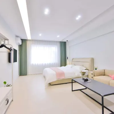 City Heart Pearl Light Luxury Homestay (Yanji Yanbian University Department Store) Hotels near Yanji Bridge