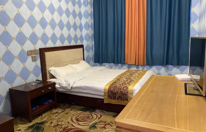 Luhuo Bulacon Hotel