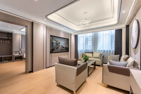 Yunshang Hotel (Jiaozuo Wuxu Bus Station) Отели рядом с достопримечательностью «Huanghe Jiaotong University (Shangde Campus)»