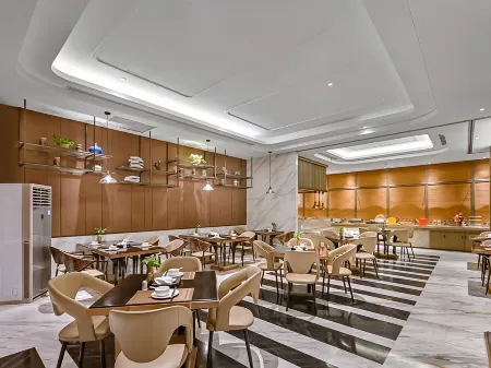 Jinjiang Metropolo Hotel (Nanchang Honggutan Wanda Plaza Weidong Subway Station) Отели рядом с достопримечательностью «Jiangxi Mechanical and Electrical Vocational and Technical College»