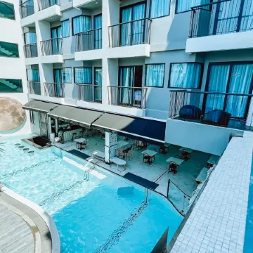 Ratri Hotel Phuket Old Town Отели рядом с достопримечательностью «Холм Ранг Хилл»