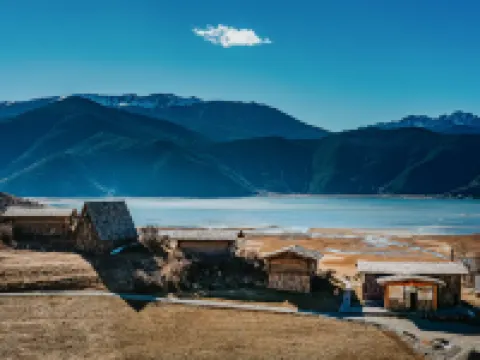 Shangri-La Banshan Tanye Manor Hoteles cerca de Napahai Tourism Area Dala Scenic Spot