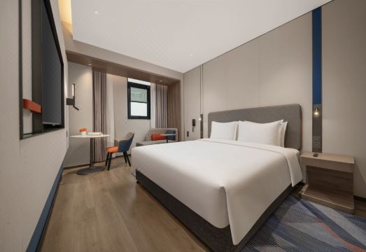 5. 홀리데이 인 익..