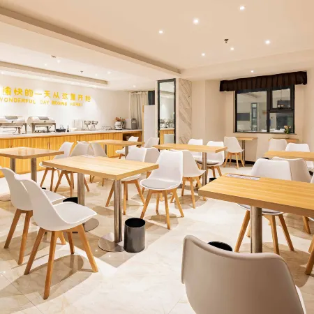 City Comfort Inn Hotel (Luohe Railway Station Xintiandi Pedestrian Street)