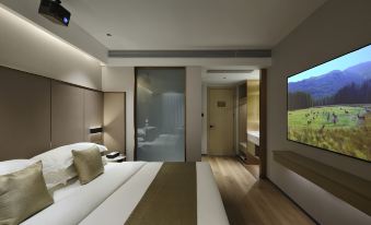 MODERN CROWN HOTEL IN LUZHUANG