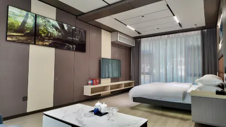 Hulu Renjia Hotel in Cangyuan County