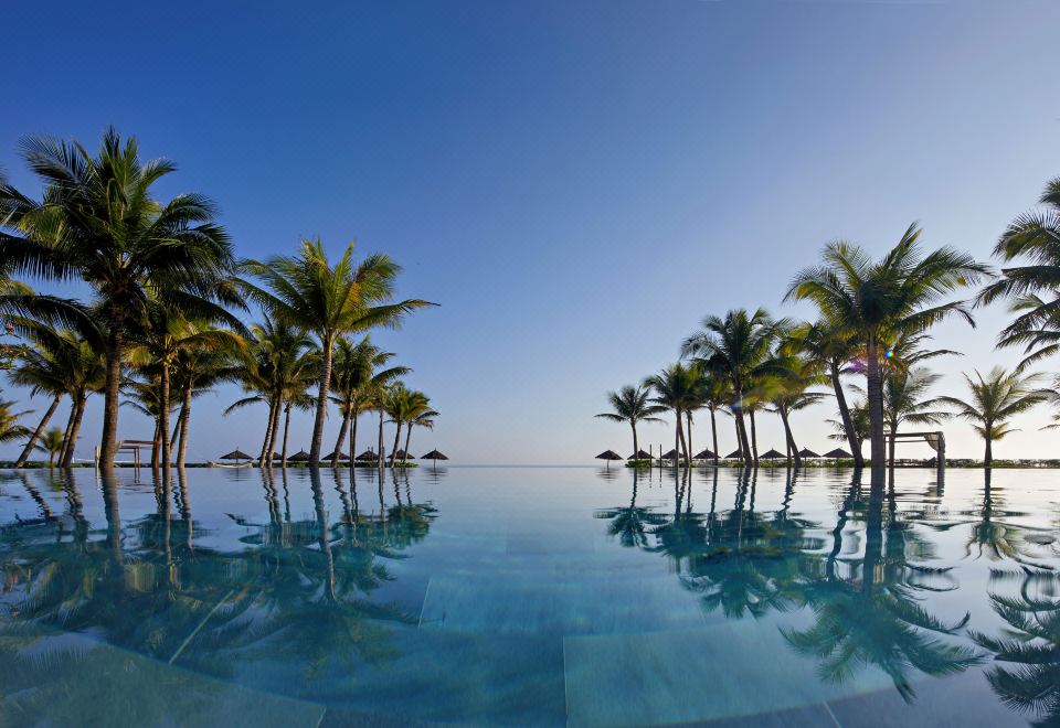 윈덤 호이안 로얄 비치프론트 리조트 & 빌라 이미지