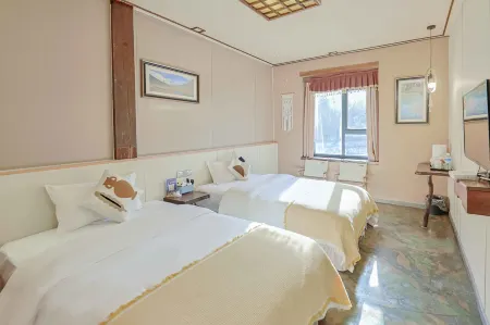 Shi Ruo Hotel (Daocheng Yading Scenic Spot Tourist Center)