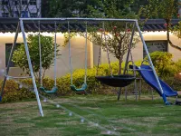 Yuepu Courtyard Green Forest Wild Luxury Family Holiday Homestay (Anji Yunshang Grassland Branch) Hotels near Chuancun