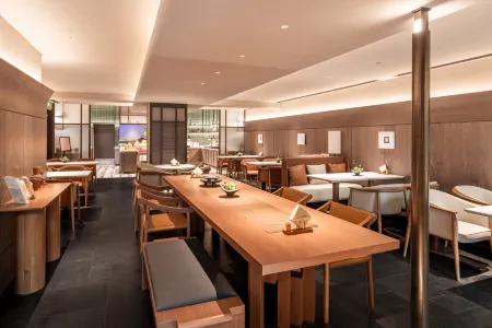 Atour Hotel (Nanjing Fuzimiao Qinhuai cruise terminal) Отели в г. Нанкин