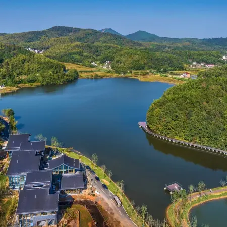 Golden Mountain & Bamboo  INN