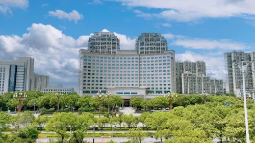 Galactic Garden International Hotel - parking