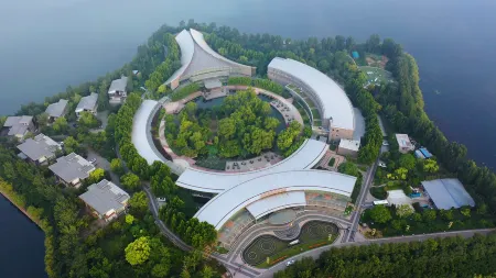 Qian'an Conference Center Отели в г. Цянань