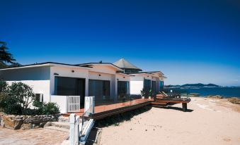 Qingdao Hidden in Mountains and Sea Homestay