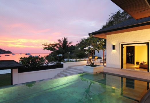 더 라차 SHA 플러스+의 깔끔한 객실 내부