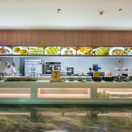 Mei Ling Holiday Hotel (Wanda Plaza Liupanshui Liupanshui Railway Station Store)
