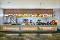Mei Ling Holiday Hotel (Wanda Plaza Liupanshui Liupanshui Railway Station Store)