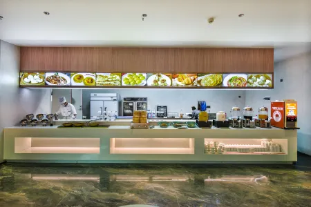 Mei Ling Holiday Hotel (Wanda Plaza Liupanshui Liupanshui Railway Station Store) Отели рядом с достопримечательностью «Bijiashan Park»