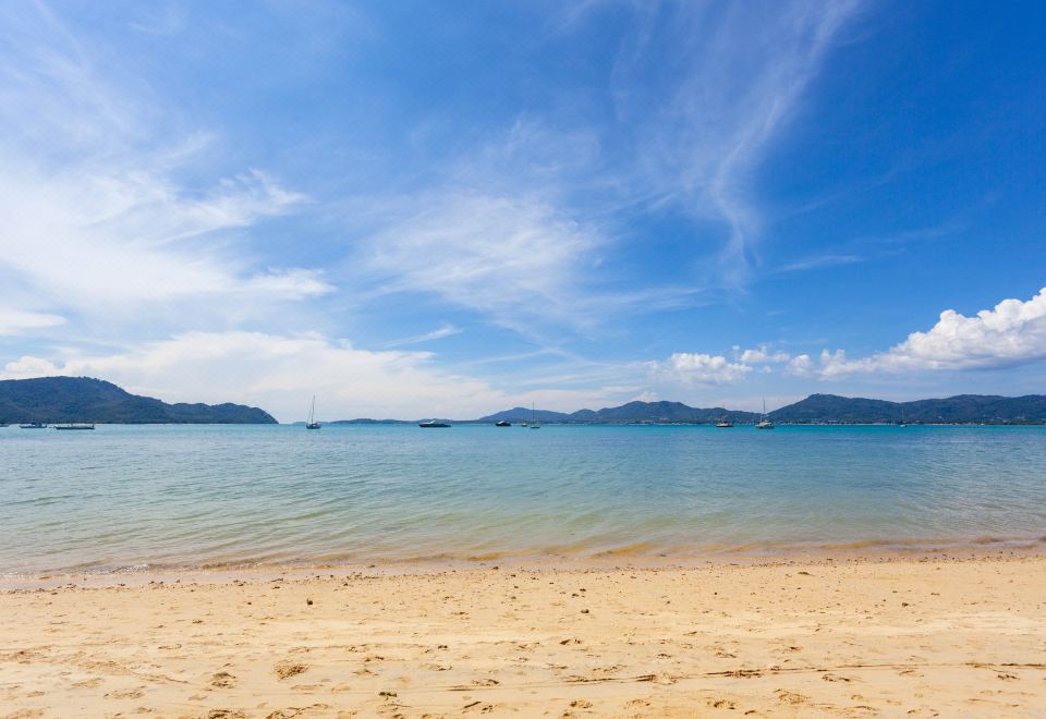 Meet Holiday Hotel-Rawai