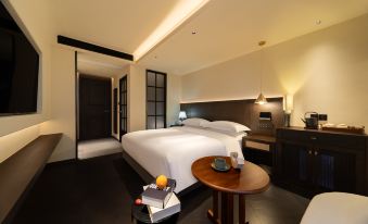 Chengdu Cloud Hotel (Hongxing Bridge Metro Station Branch)