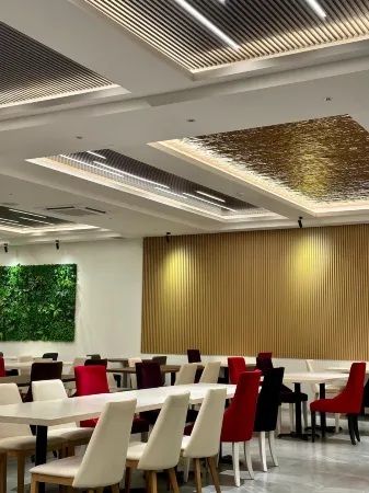 J Hotel Отели рядом с достопримечательностью «Gadong Night Market»