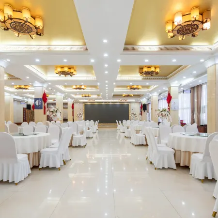 Zhanhe Hotel (Pingdingshan Railway Station Branch)