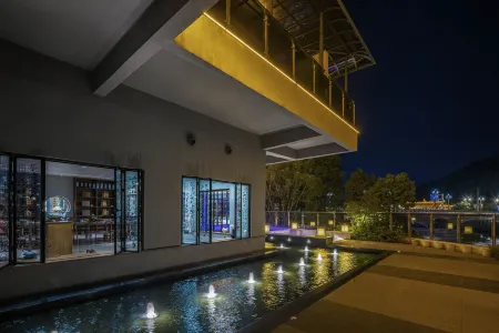 Ya'an Xingzhi Homestay (Panda Exhibition Center Green Island Park) Отели рядом с достопримечательностью «Bifeng Gorge»