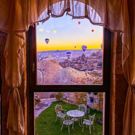 Traveller's Cave Hotel