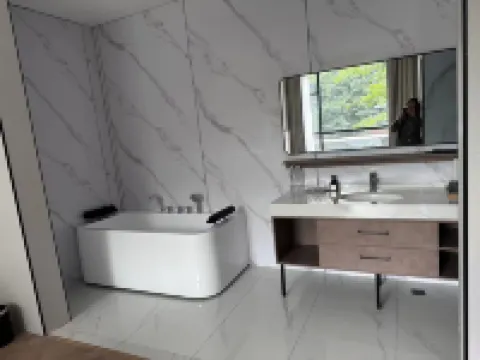 Yingjing Yingding Holiday Hotel