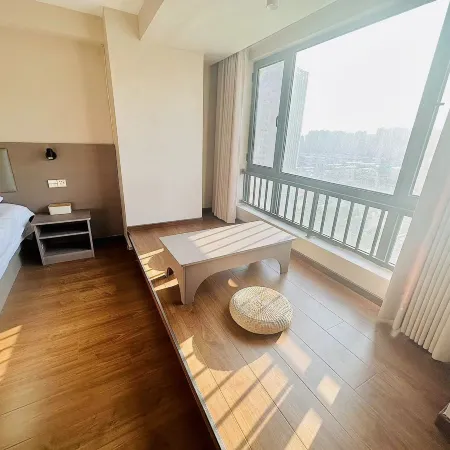 Yiyi Sentiment Apartment Hotel